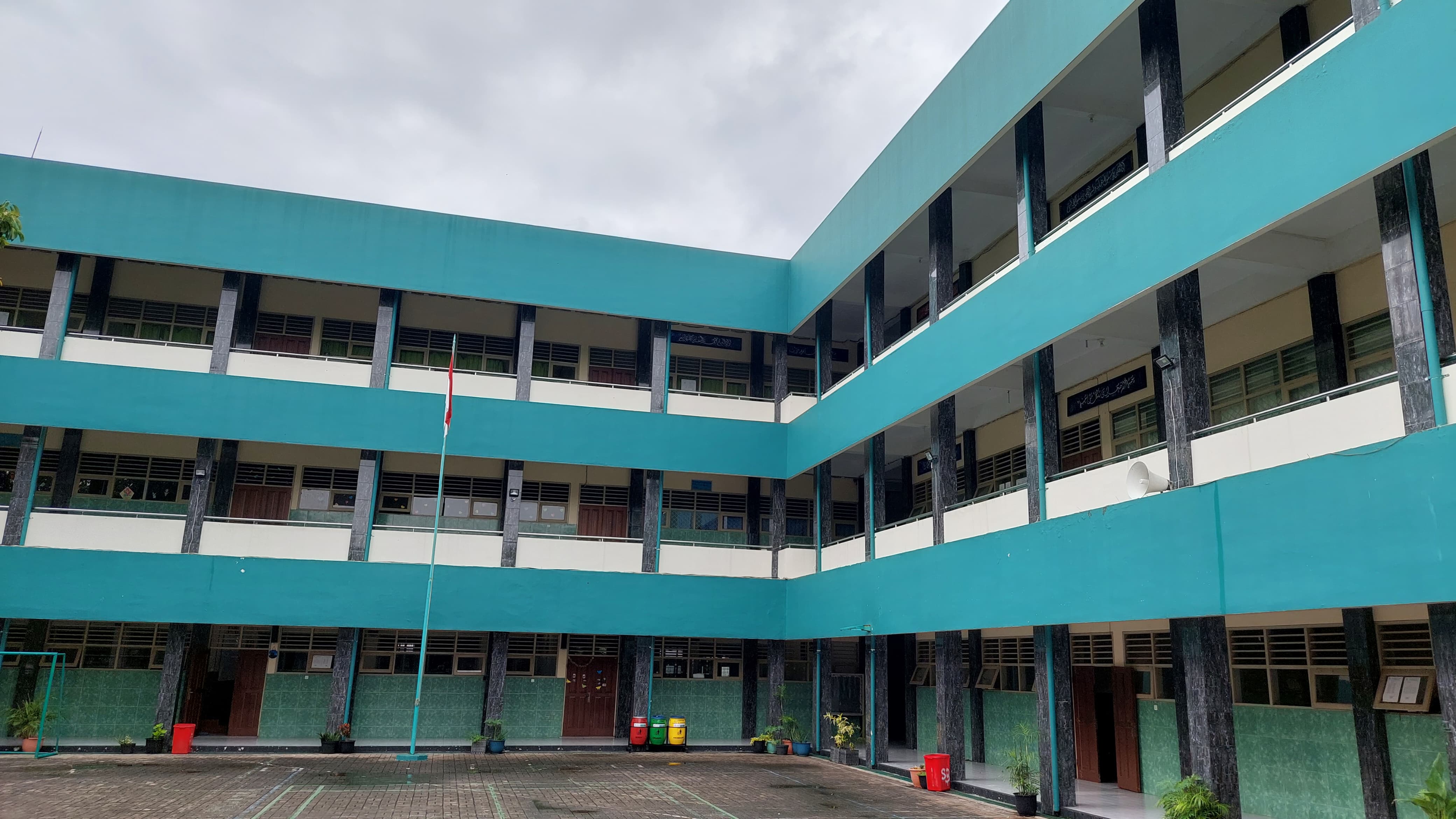 Foto Gedung YPI Al-Kenaniyah